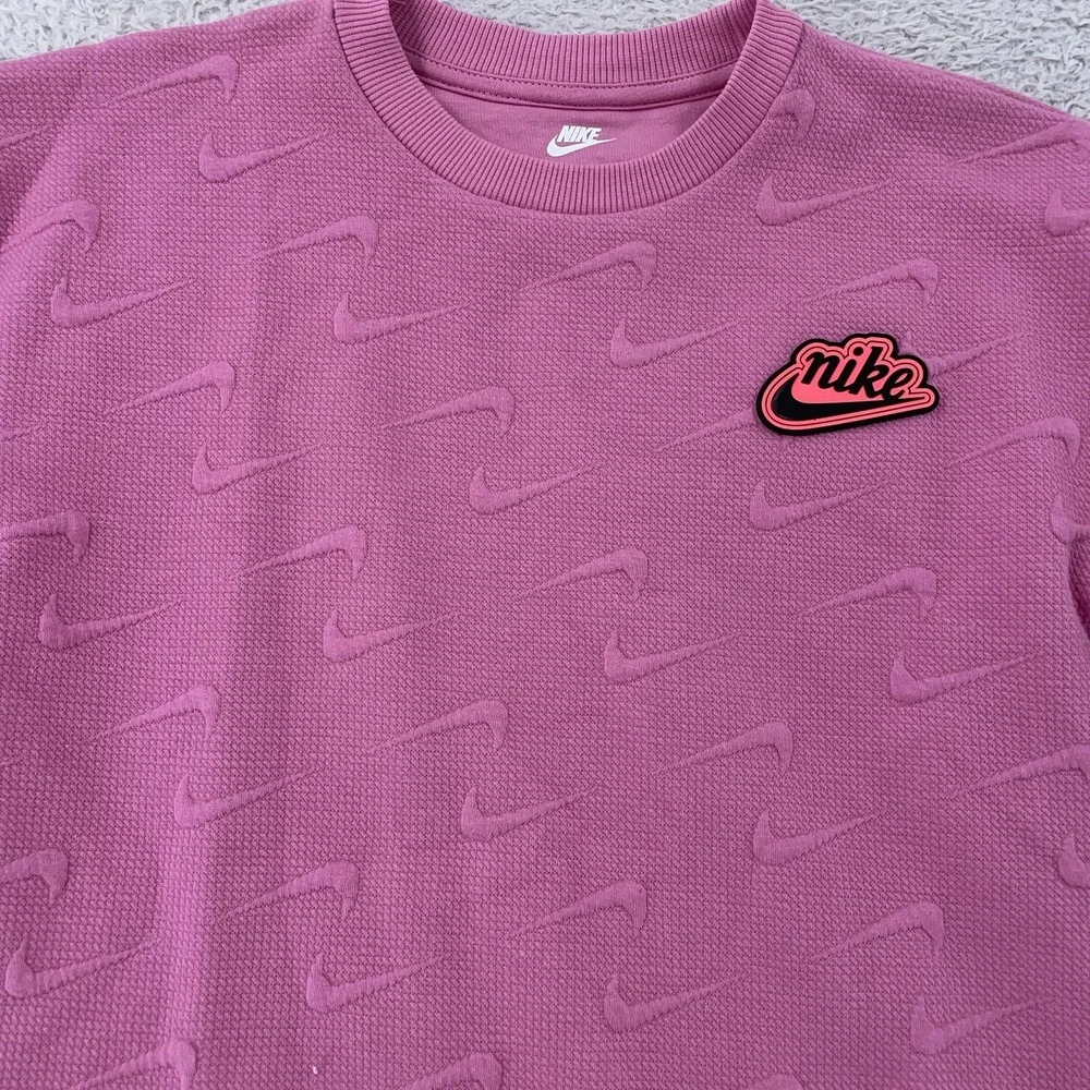 Nike Sweatshirt YOUTH‎ Girls 5-6 Magic Flamingo Pink Swoosh Embossed Crewneck